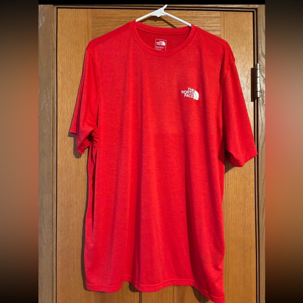 THE NORTHFACE T SHIRT
